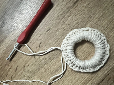 Helppo koriste joulukuuseen
